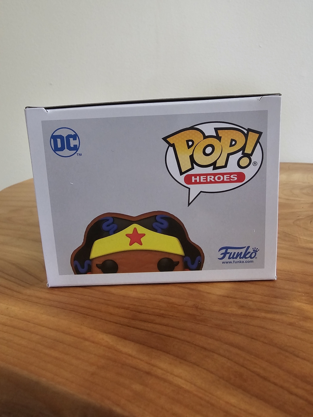 Funko Pop! DC Super Heroes #446 Gingerbread Wonder Woman - Brown & Yellow - Picture 6 of 7